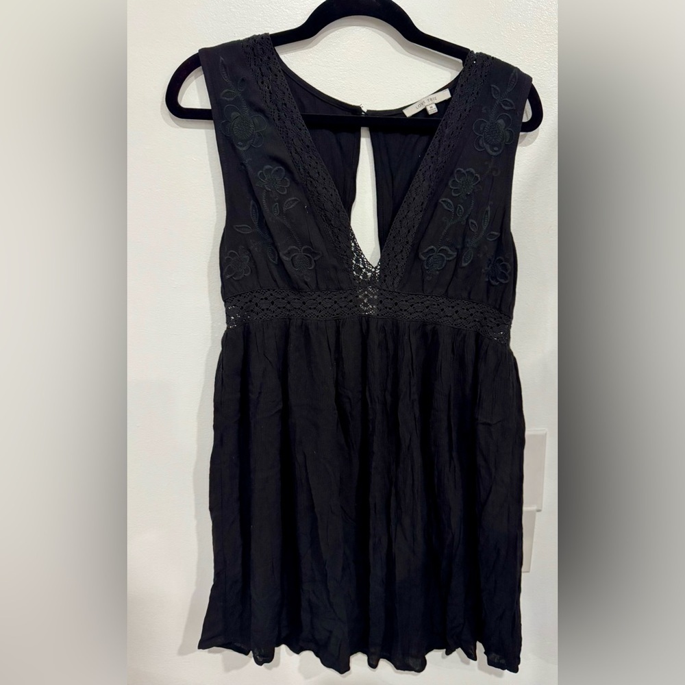 Love Tree Black Embroidered V-Neck Mini Dress - Picture 1 of 2